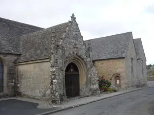 Châtelaudren - Entrance of the chapel Notre-Dame du Tertre