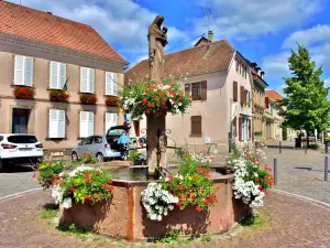 Fontaine de la Vierge à l'Enfant, rue Maréchal Foch (© J.E)