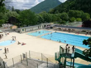 Pool, game balls, tennis and snack bar