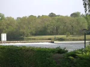 The lock and dam to wooden needles