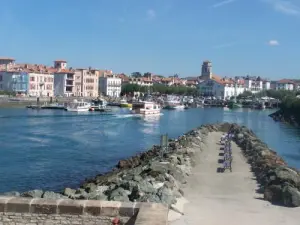 Entrance to the port of Saint-Jean-de-Luz - Ciboure