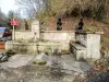 Fontaine-lavoir at the crossroads route du May - Route de la Soierie (© JE)