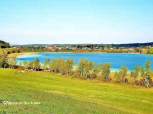 Панорама на большое озеро (© Жан Эспират)