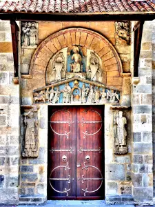 Portal e timpano di Notre-Dame-du-Port (© J.E)