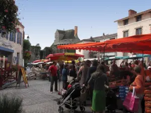 Clisson, the market (© OT Vallée de Clisson)