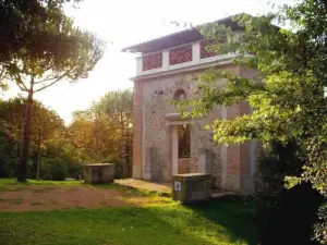 The rock pavilion, Garenne Valentin park (© OT Vallée de Clisson)