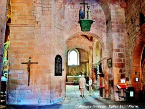 Nave of Saint-Pierre church (© Jean Espirat)