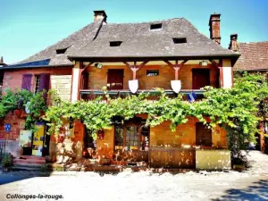 Fachadas por Collonges-la-Rouge (© Jean Espirat)