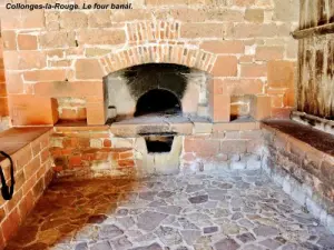 Banal oven under the grain market (© Jean Espirat)