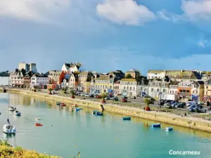 Quay seen from the ramparts (© JE)