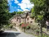 Conques-en-Rouergue - Жилые дома на улице Беназек (©J. E)