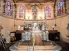 Altare, pala d'altare e vetrate della cappella di Travexin (© J.E)