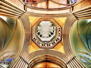 Tour-lanterne de la cathédrale, vue de la croisée (© Jean Espirat)