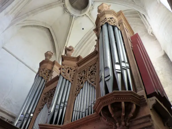 Kirche Saint-Pierre - Monument in Coutances