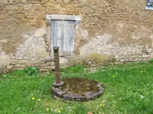 Old fountain to the mill of the Rouzique