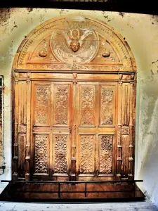 古いサン・ソヴール教会の扉 (© JE)