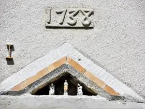 Façade datée de 1738 (© J.E)