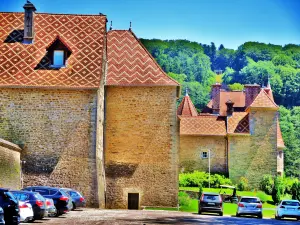 Bâtiments Sud du château de Bournel (© J.E)