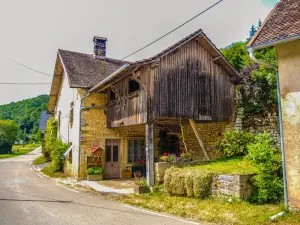 A village house (© J.E)