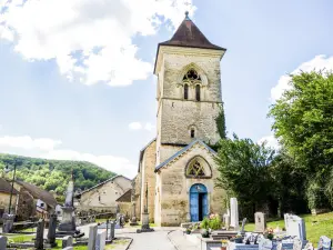 Крыльцо и колокольня церкви (© J. E)