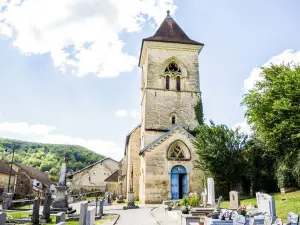 Porch and bell tower of the church (© JE)