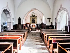 Nave der Kirche von Dampjoux (© J. E)