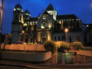 Cattedrale di notte