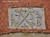 Delle - Écusson sur un mur (© Jean Espirat)