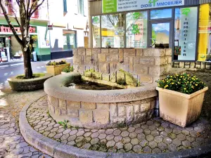 喷泉在西门口的老城区（©J.E）