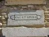 En hopelijk, Latijnse motto op een oud huis (© J. E)