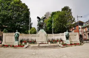 das Kriegerdenkmal