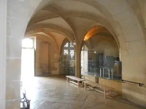 Intérieur du palais des Ducs de Bourgogne (© Lalucarenenotredame)