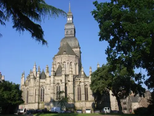 Basílica Saint-Sauveur - Monumento en Dinan