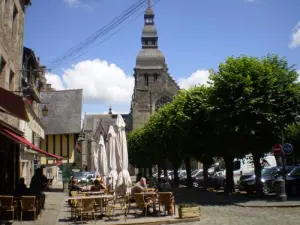 Dinan - Praça Saint-Sauveur