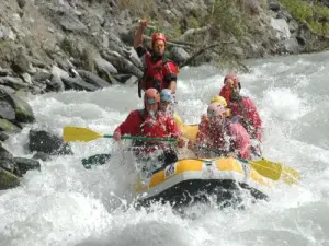 Rafting en el Durance al nivel del puente de hierro en Embrun