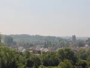 Vue sur la ville et son clocher