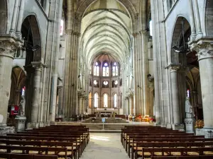 Hauptschiff der Kirche Notre-Dame (© J.E)