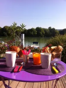 Desayuno en el río Marne