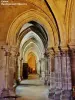 Bas-côté Sud de la nef de la basilique (© Jean Espirat)