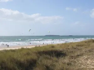 Kerhillio: Wenn Urlauber desertiert sind, wird der Strand von Kerhilio zum Paradies für Kite-Surfer