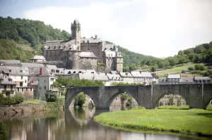 村 Estaing