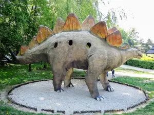 Stégosaurus - Jeu enfantin (© J.E)
