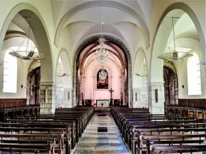 Etalans - Nave da igreja (© JE)