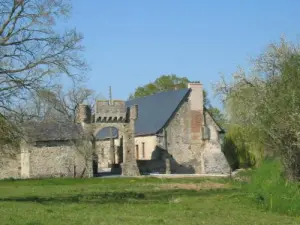 Châtres-la-Forêt - Die Chesnelière, befestigter Bauernhof