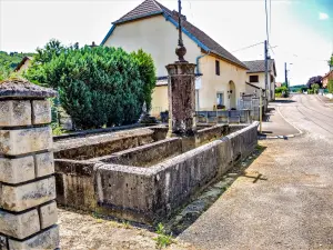 Fontaine-lavoir (© JE)