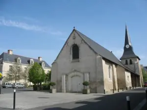 La Mairie et l'église de Feneu