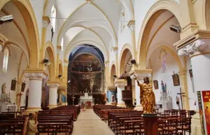 L'intérieur de l'église Notre-Dame des Salles