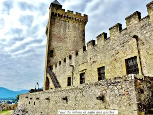 Castillo de Foix - ​​Torre central y sala de guardias (© Jean Espirat)