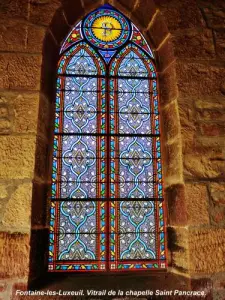 Buntglasfenster in der Kapelle (© Jean Espirat)