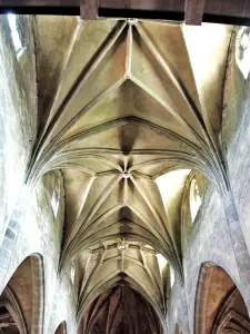 Cross ribs of the roof of the church (© JE)